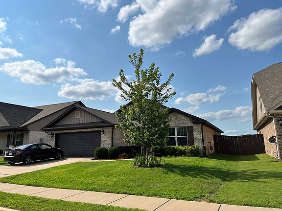 3rd image of 139 Sublett Dr