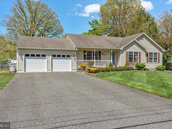 3rd image of 1736 Magnolia Rd