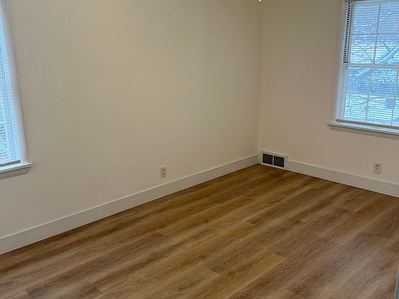 3rd image of 625 Broadmoor Dr #G