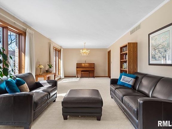 5th image of 2505 Wydown Ave