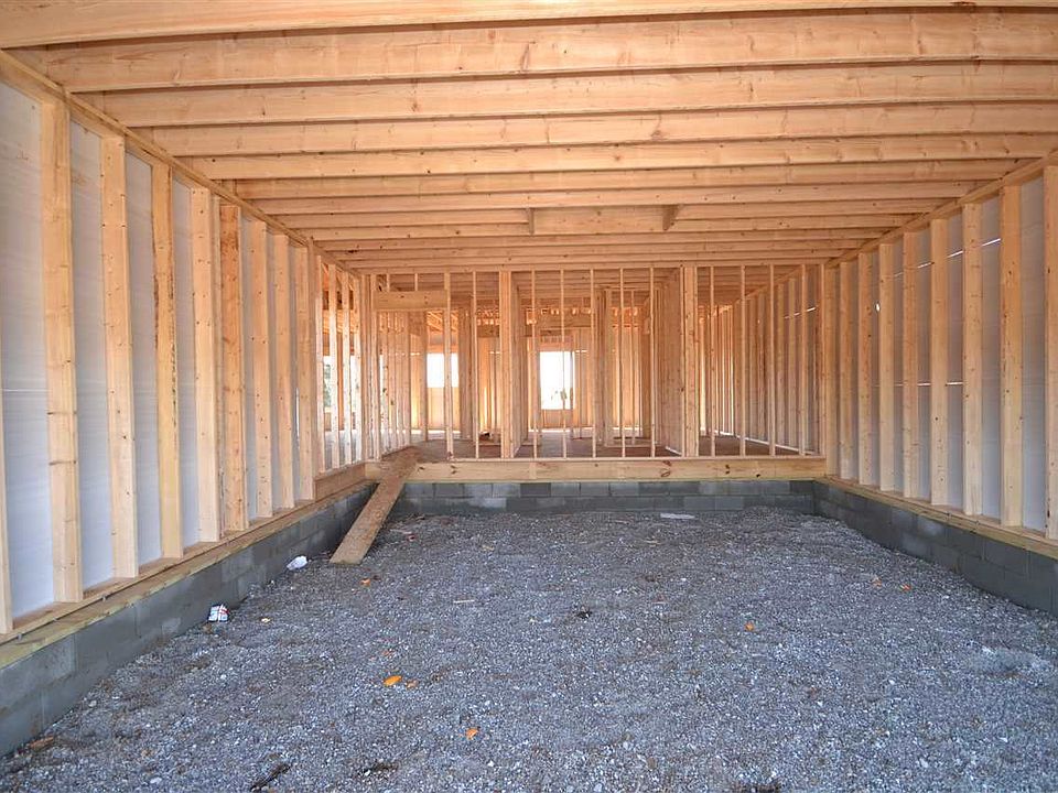 1st image of 670 McIntyre St
