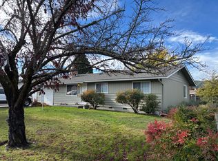 210 Corcoran Ln, Central Pt, OR 97502