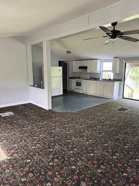 4 bed, $2,200 — Photo 2