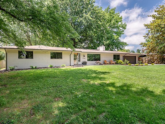 3rd image of 2161 S Catalina Avenue