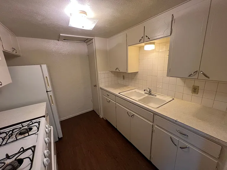 912 N Bell Ave — Photo 39