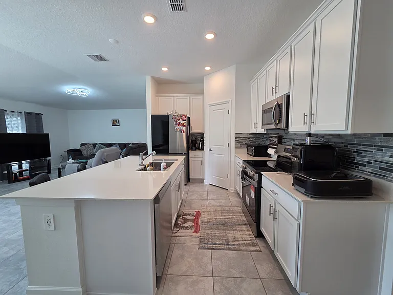 3949 Ambrose Ave — Photo 9
