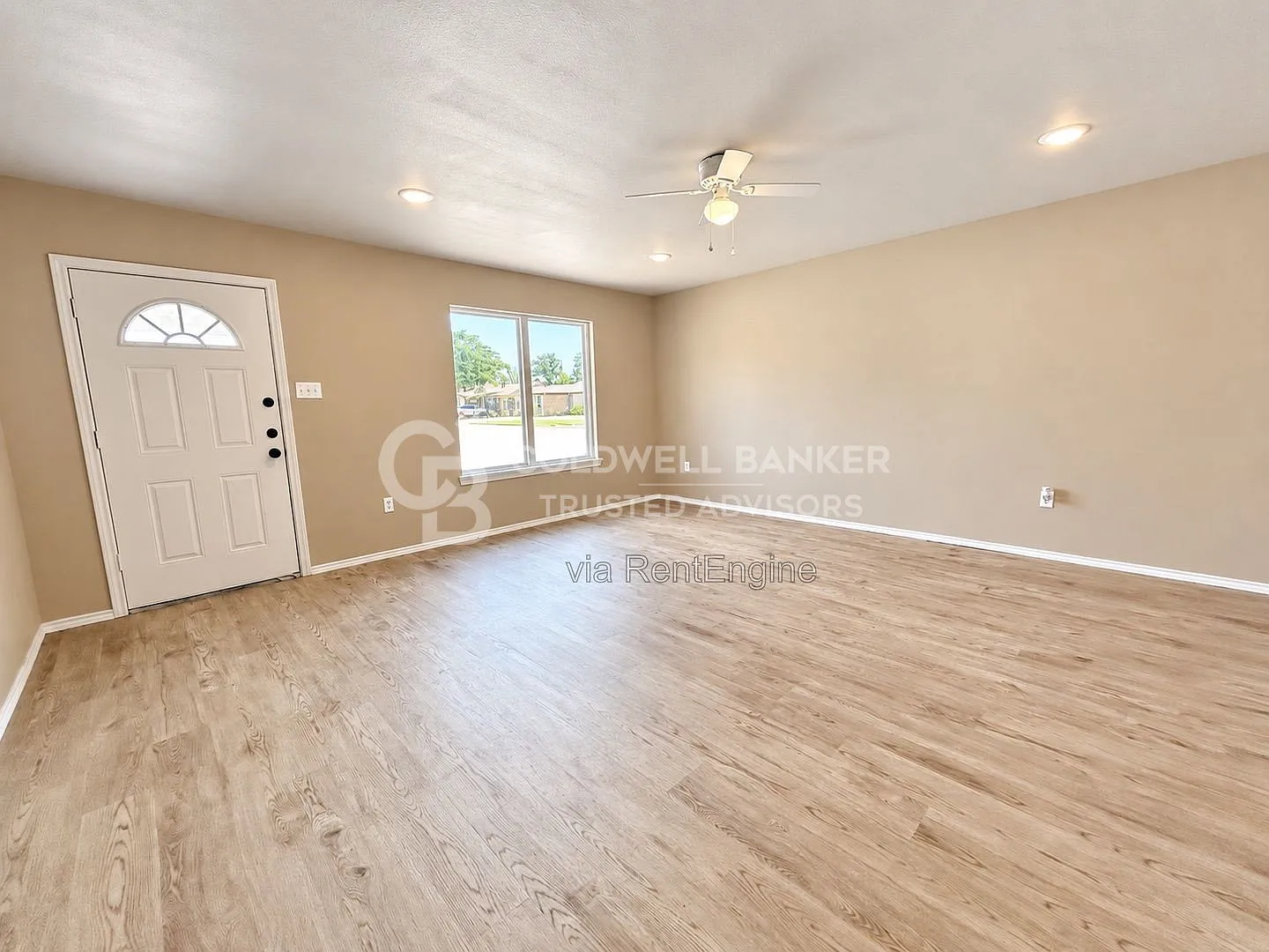 3 bed, 2.0 bath, 1323 sqft, $1,325 — Photo 2