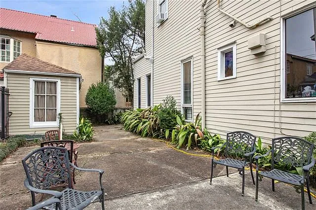 4621 Prytania St — Photo 3