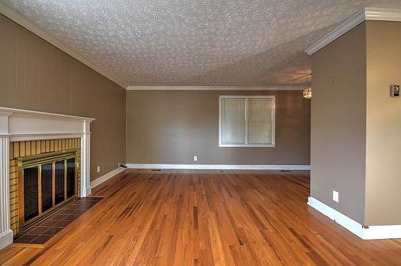 3rd image of 1418 Valley St