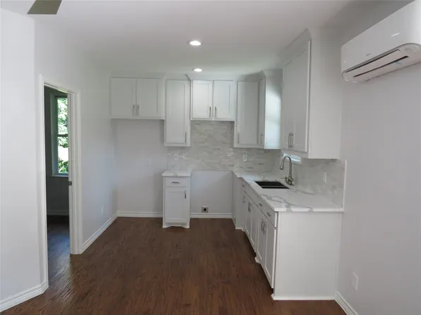 818 Thomas St, Denton, TX 76201