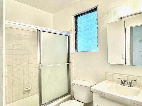 4th image of 1152-1154 Poinsettia Pl #6