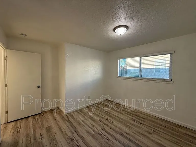 911 H St #1 — Photo 14