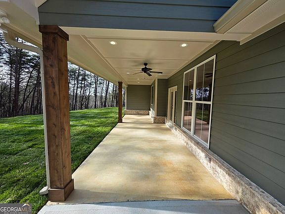 3rd image of 352 Oak Trce W