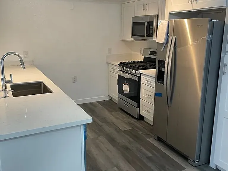 Sunset Palms Apartments — Photo 1