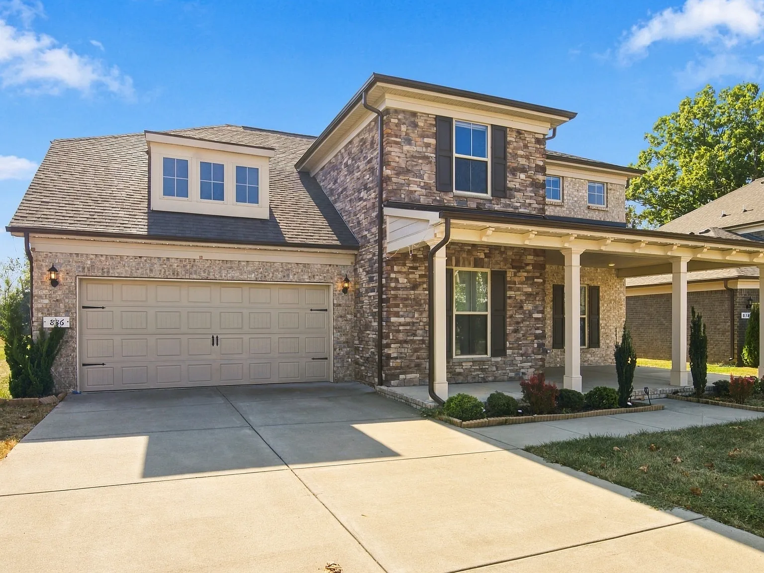4 bed, 3.5 bath, 3594 sqft, $3,300 — Photo 2