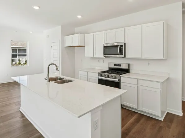 1062 Savannah Ln, Pingree Grove, IL 60140