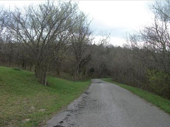 Exterior Neighborhood (street photo)