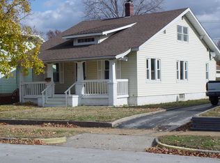 623 Whitelaw Ave, Wood River, IL 62095