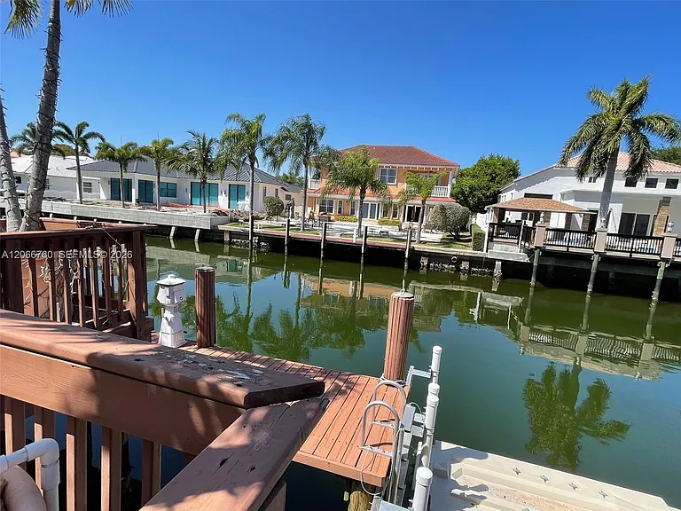 891 Captiva Dr — Photo 33