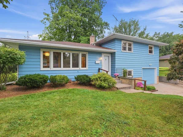 607 Hillcrest Dr, Oregon, WI 53575