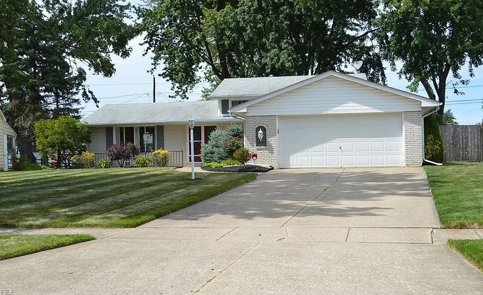 1st image of 1800 W 44th St