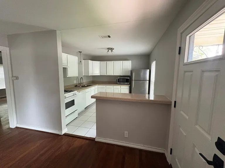4233 Alamo Ave — Photo 2