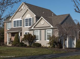 26 Camelot Dr, Farmingdale, NJ 07727