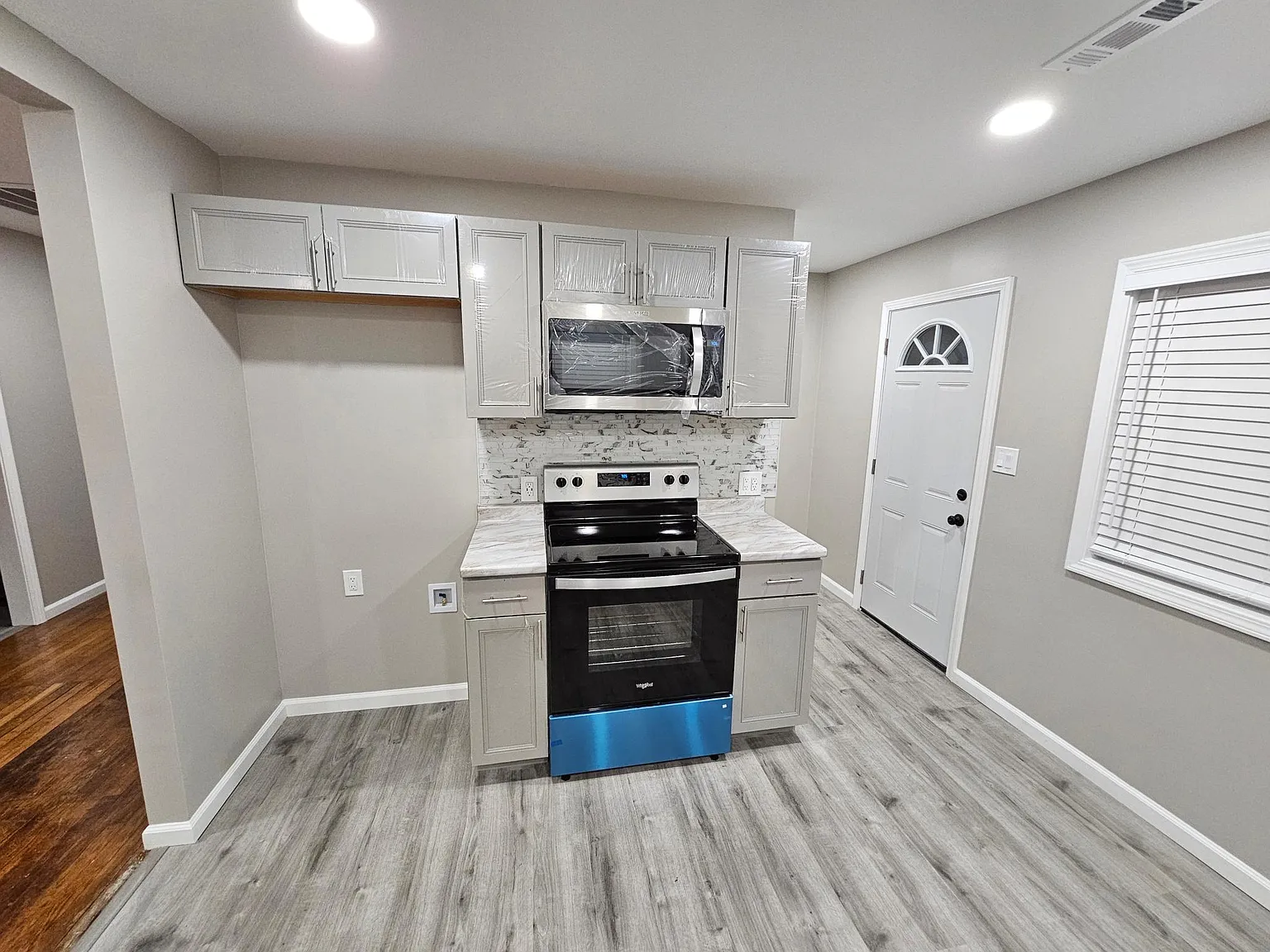 2 bed, 900 sqft, $1,200 — Photo 2