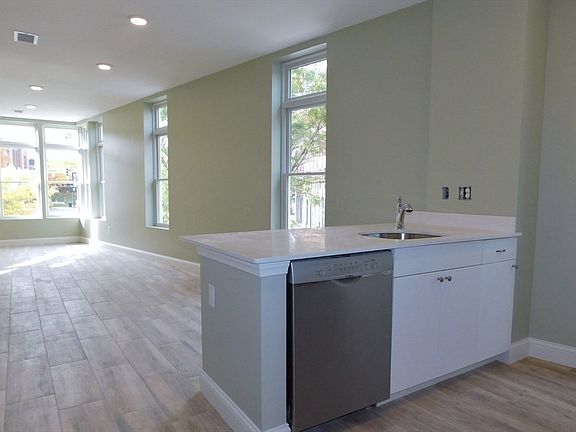 3rd image of 10 Roxbury St APT 8