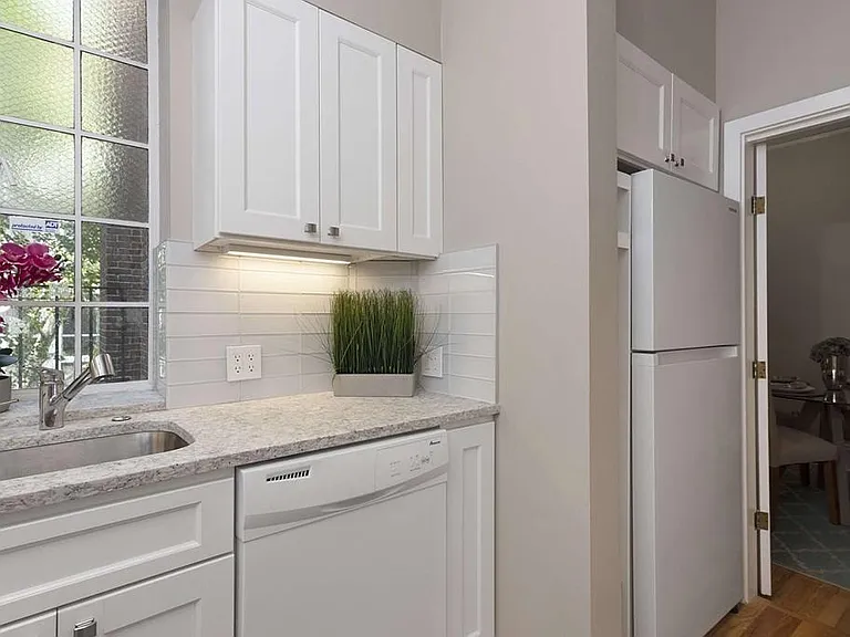 205 Mount Auburn St #2C — Photo 9