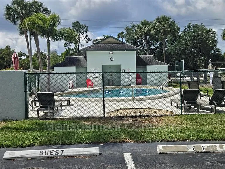2135 Crystal Dr #37 — Photo 3