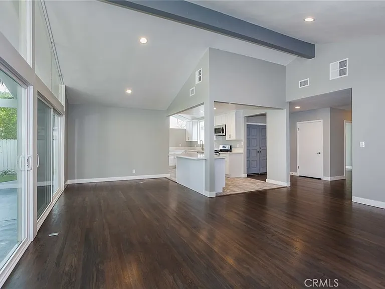 16231 Moorpark St — Photo 5
