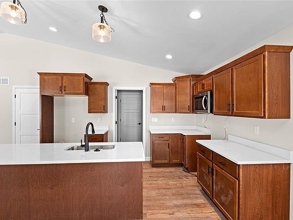 5th image of 1834 Robins Mill Ct