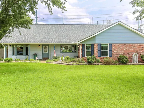 515 S Lake Court Dr, Lake Charles, LA 70605