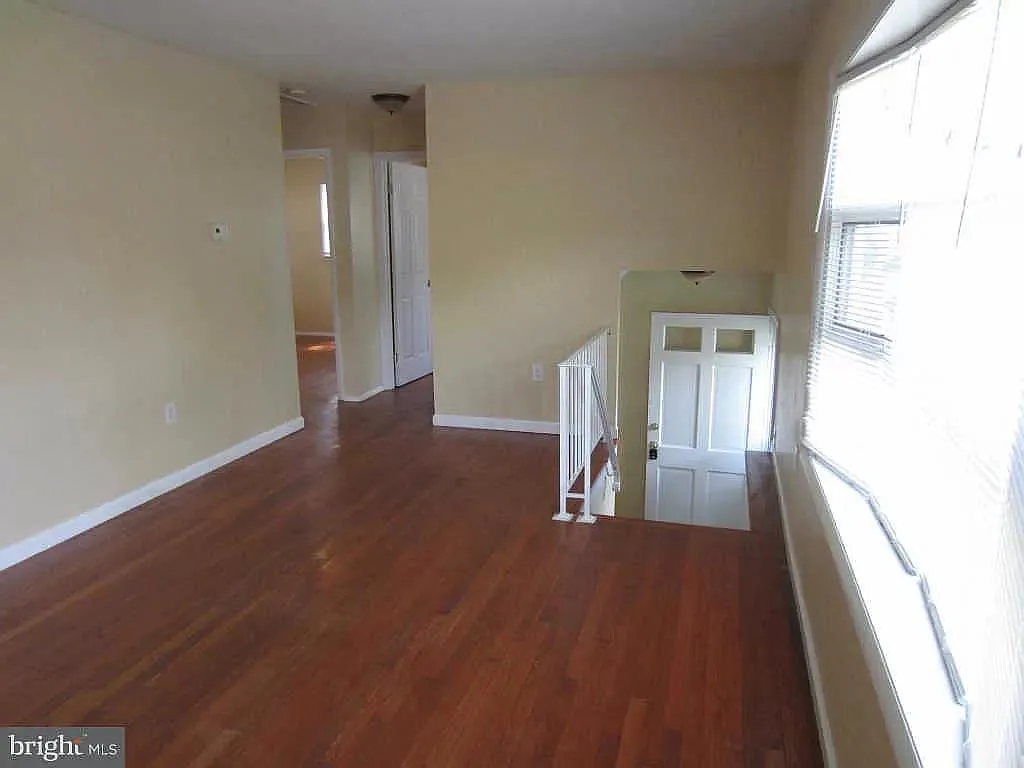 14661 Cloverdale Rd — Photo 4