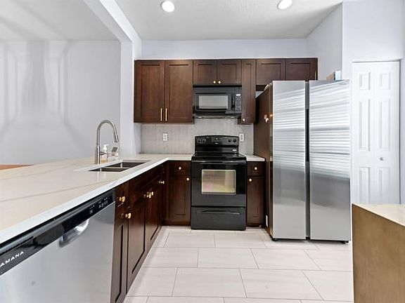 2nd image of 6435 Park Lake Cir
