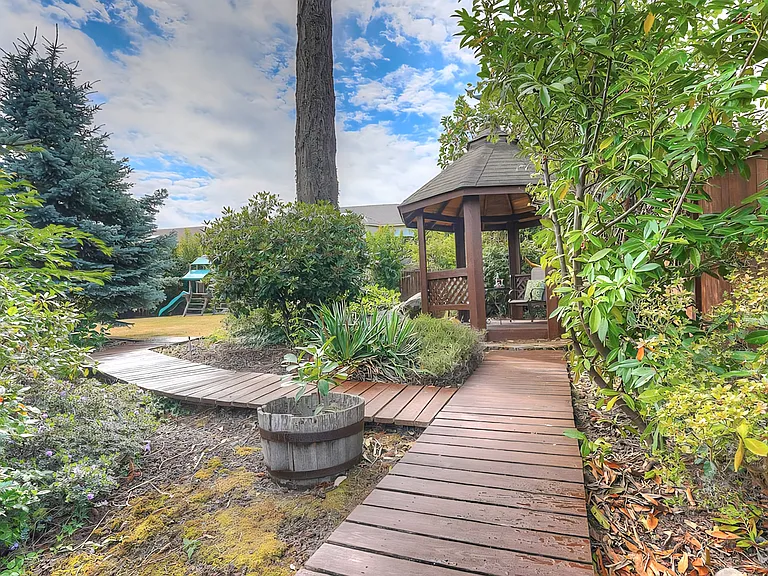 Private Pavilion and Walkpaths in fully fenced Backyard
