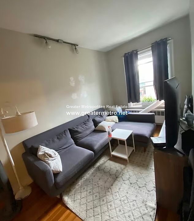 1st image of 435 Hanover St APT 4D