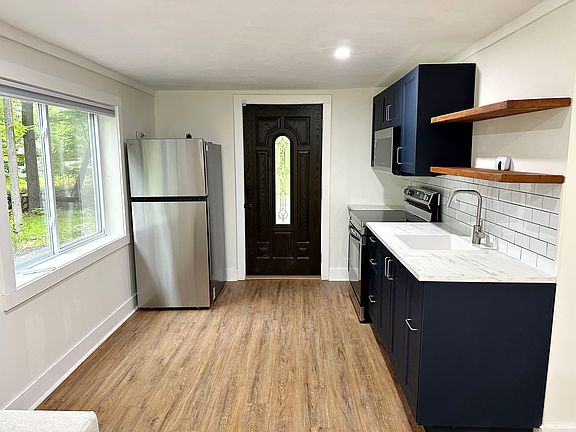 Entrance 1 & Kitchen