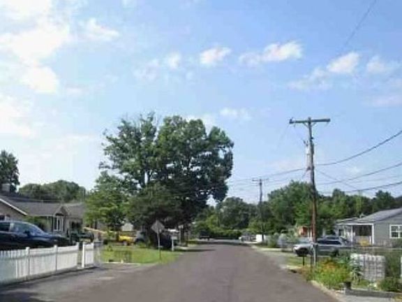 Exterior Neighborhood (street photo)