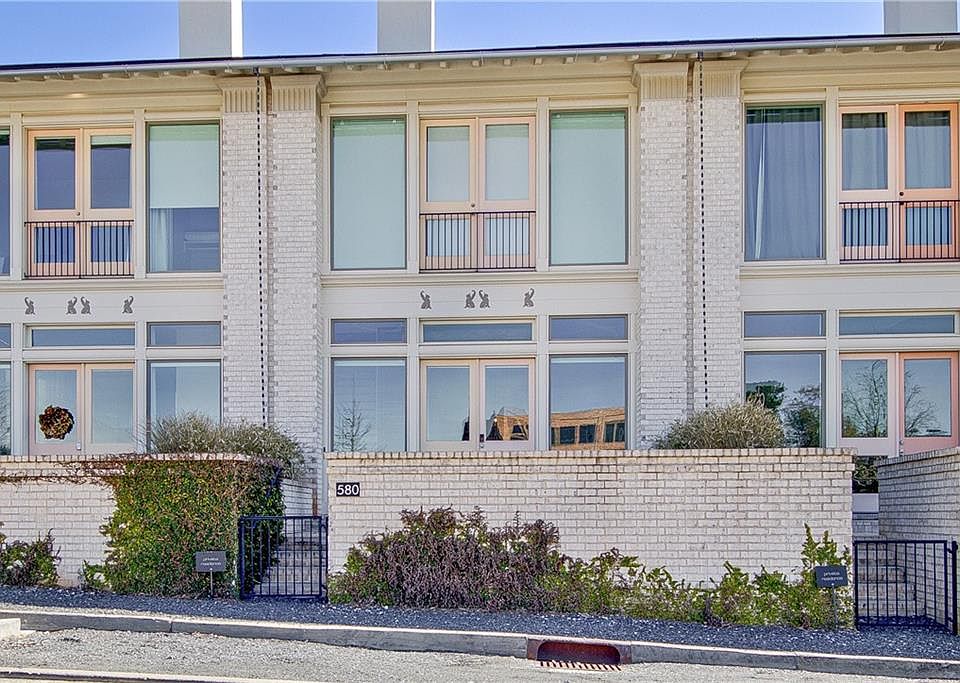 1st image of 580 Heatherden Ave