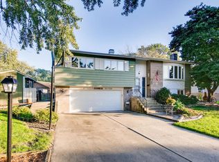 15001 La Palm Dr, Oak Forest, IL 60452