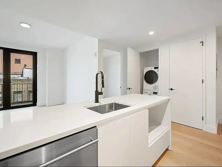 224 W 124th St #1300 — Photo 7