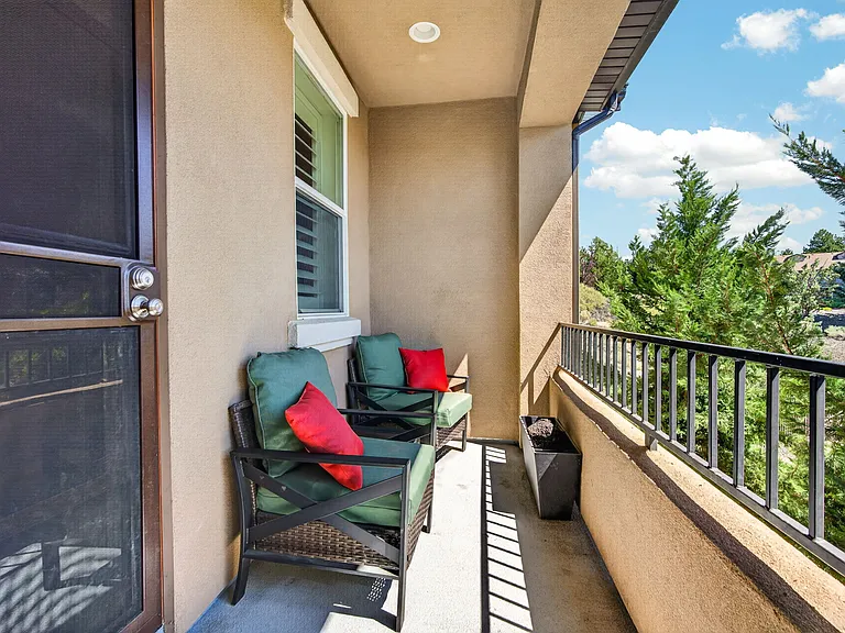 2280 Altamira Dr — Photo 18