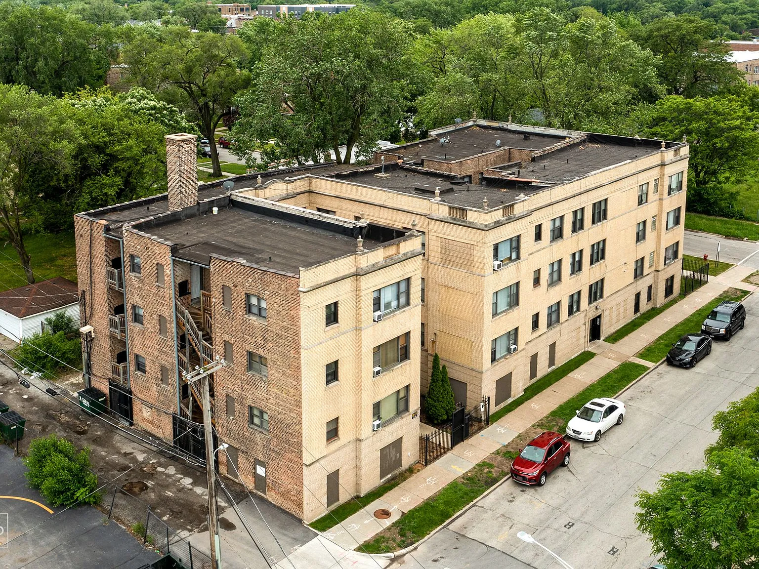 7003 S Harper — Photo 1