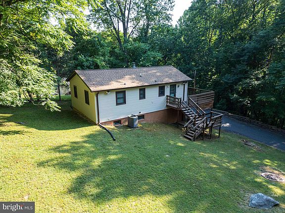 3rd image of 98 Pine Shores Dr