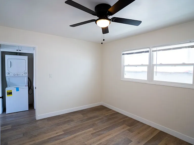 4531 E Anaheim St — Photo 13