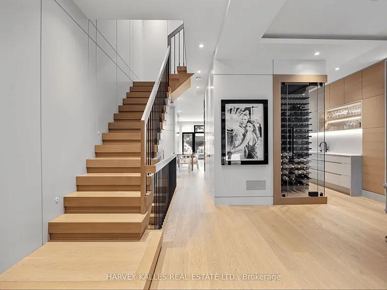 43 Summerhill Ave — Photo 18