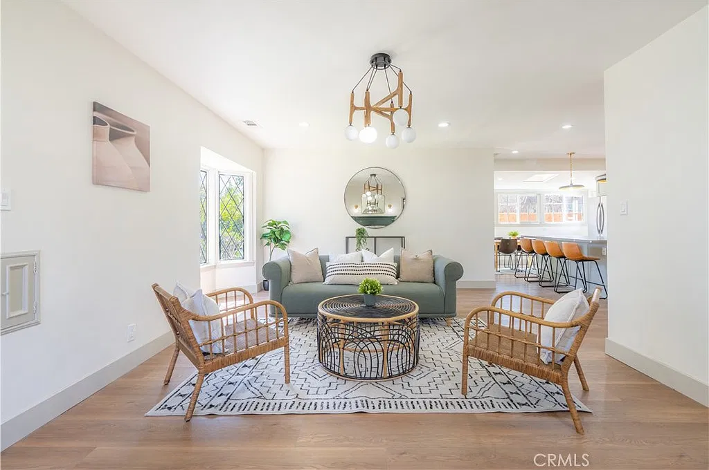 3 bed, 1230 sqft, $4,500 — Photo 4