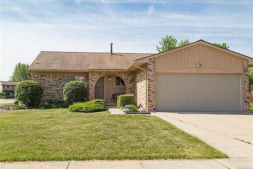 2nd image of 43589 Fleetwood Dr